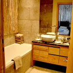Die Badezimmer sind sehr geräumig und modern. © Nina-Carissima Schönrock