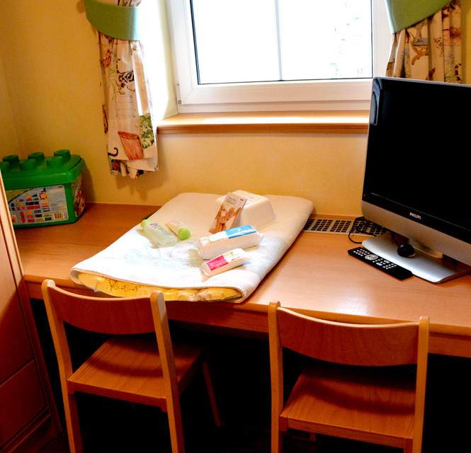 Spielzeug, Computer, Wickelstation - im Kinderzimmer ist alles da. © Nina-Carissima Schönrock