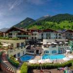 Blick auf die Alpenrose im Sommer. © Leading Family Hotel & Resort Alpenrose